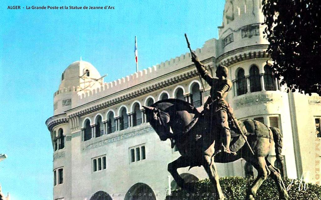 ALGER - GRANDE POSTE ET STATUE DE JEANNE D'ARC.jpg